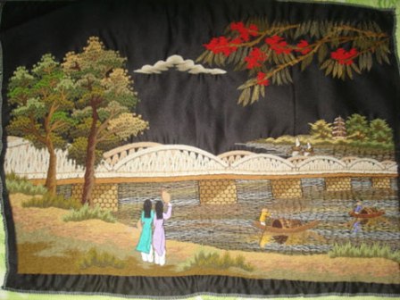 Le tableau brodé, une spécialité de Huê
